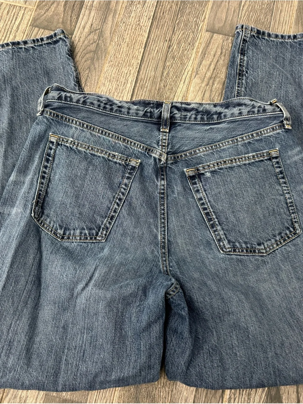 Universal Thread Womens 90’s Baggy distressed button fly jeans - size 8